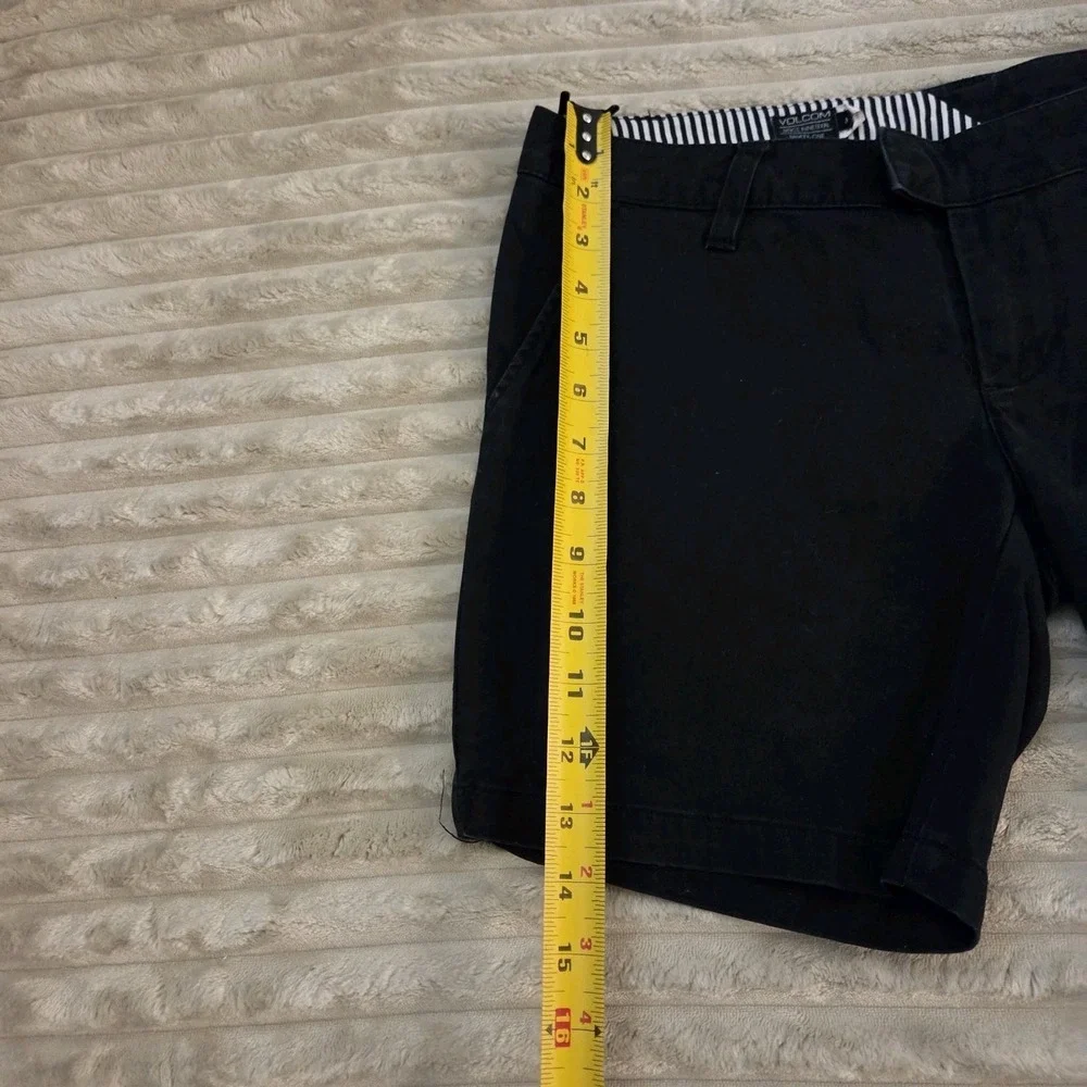 Volcom Juniors Black Casual Shorts Size 3 Skater Surf Chino Pocketed Y2k - Picture 3 of 7